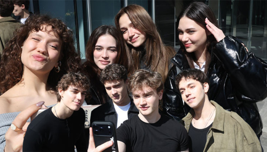 Daha On Yedinin gençlerinden ilk selfieler