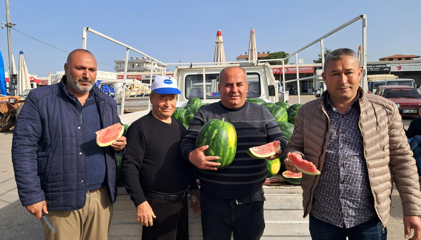 Antalyada sezonun ilk erkenci karpuzu kilosu 40 liraya alıcı buldu Antalyada sezonun ilk erkenci karpuzu kilosu 40 liraya alıcı buldu