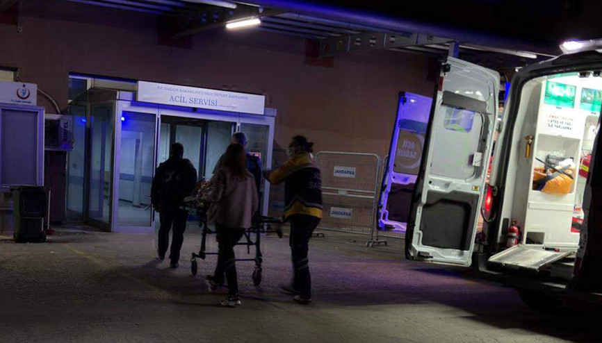 Ergenede bıçakla kavga; 1 yaralı
