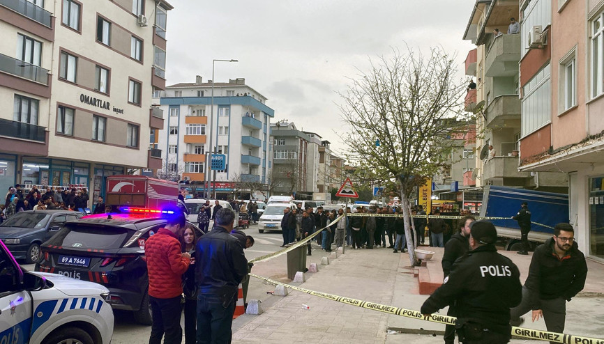 Kokoreç yüzünden tartıştığı esnafı  tüfekle vurdu
