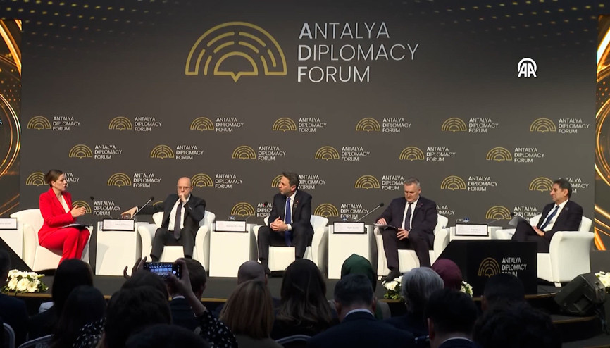 Bakan Bayraktar: Krizler ve politikalarımız, enerji piyasamızı dirençli hale getirdi Bakan Bayraktar: Krizler ve politikalarımız, enerji piyasamızı dirençli hale getirdi