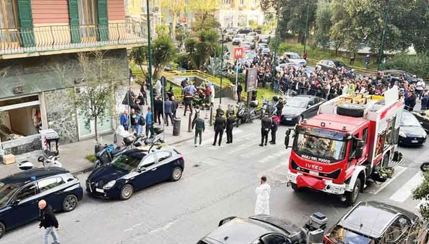 Napoli’de film gibi soygun 25 kişi rehin alındı