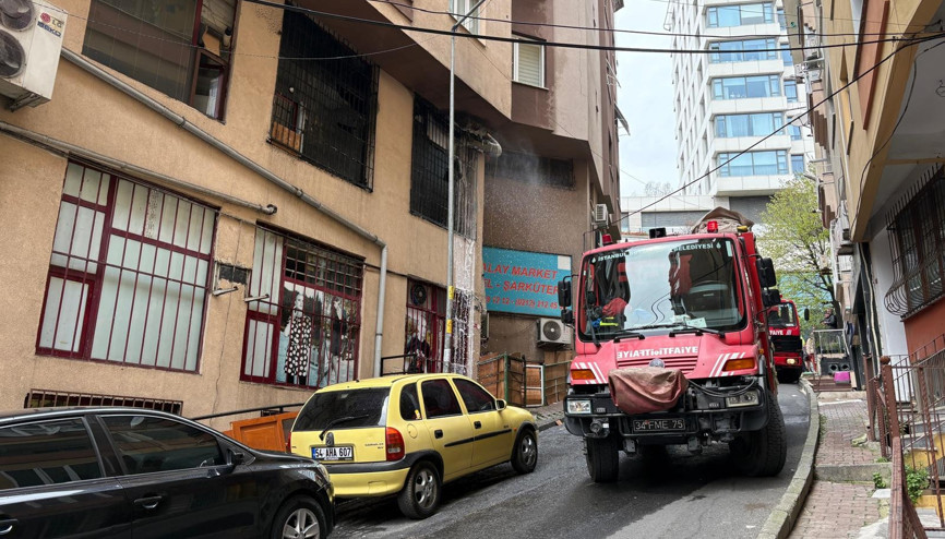 Şişlide baca yangını paniğe neden oldu Şişlide baca yangını paniğe neden oldu