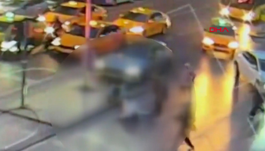Şişli’de otomobilin çarptığı direk Mısırlı turistin üzerine devrildi Şişli’de otomobilin çarptığı direk Mısırlı turistin üzerine devrildi