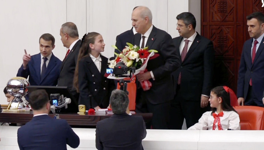 Çocuklar mecliste “Türkiye’nin yarınlarını inşa edeceğiz”