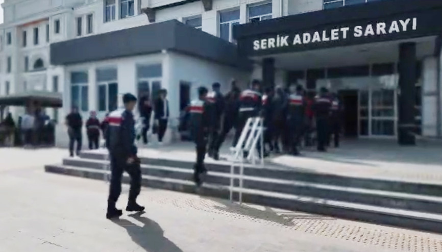 Tefecilik operasyonunda 3 tutuklama; 149 milyon liralık mal varlığına el konuldu Tefecilik operasyonunda 3 tutuklama; 149 milyon liralık mal varlığına el konuldu