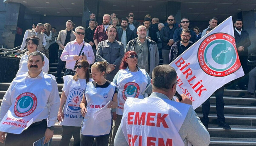 Buca Belediyesindeki memurların iş bırakma eylemi 6ncı gününde... En büyük reklam, hakkı zamanda ödenen mutlu emekçilerdir Buca Belediyesindeki memurların iş bırakma eylemi 6ncı gününde... En büyük reklam, hakkı zamanda ödenen mutlu emekçilerdir
