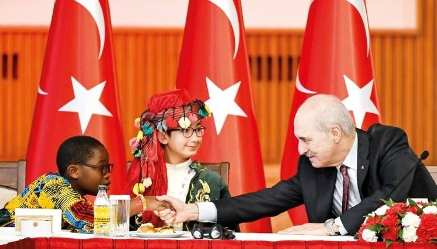 Dünya çocuklarını Meclis’te ağırladı