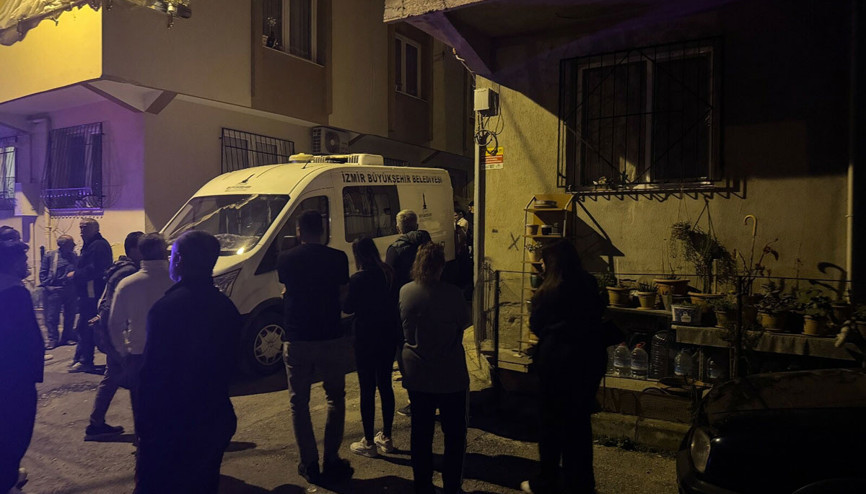 İzmirde cani koca dehşeti Eşini boğazından vurarak öldürdü