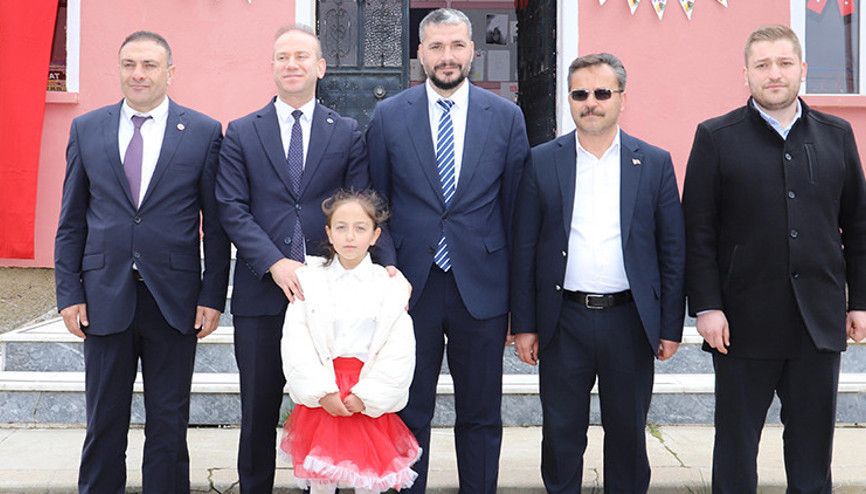 Konyadaki okulda ilginç kutlama | Yurttan 23 Nisan manzaraları: Miniklerden renkli gösteriler