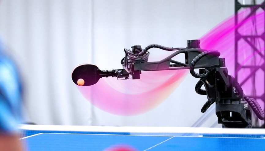 Masa tenisinde yeni dönem İnsan rakiplerini yenen robot sahaya çıktı