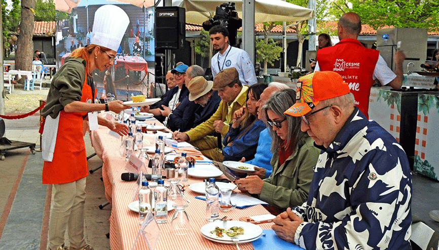 Alaçatıda gastronomi şöleni: En güzel ot yemeği belli oldu