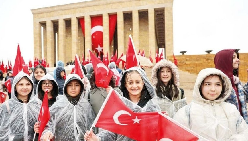 Yağmur çamur demedik atam sana geldik