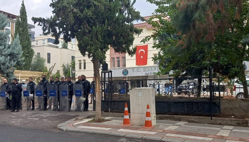 Şanlıurfada Halfeti Belediyesinde yolsuzluk operasyonu: Eski başkan dahil 49 gözaltı
