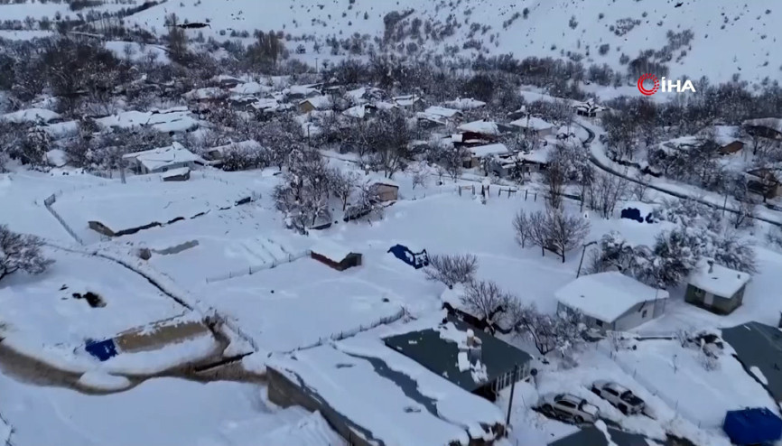 Refahiye’de nisan ayında kar sürprizi