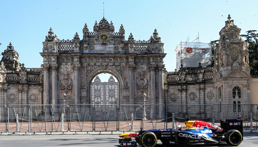 Formula 1 aracı İstanbul sokaklarında: Bir anda geçti, neye uğradığımı şaşırdım