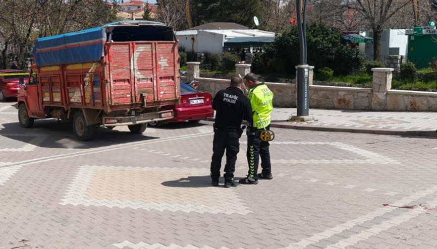 Kahreden ölüm Dedesi ile parktan dönen 3 yaşındaki çocuğa kamyonet çarptı