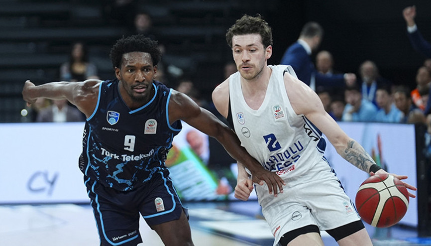 Anadolu Efes evinde Türk Telekomu mağlup etti