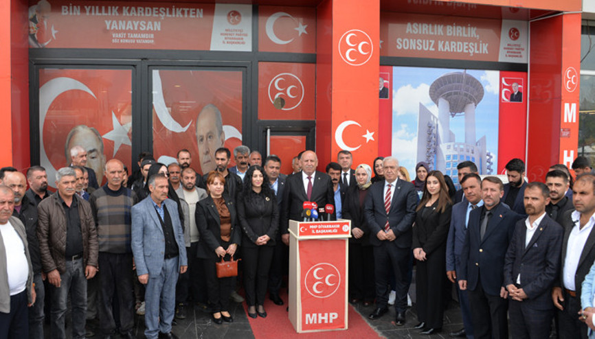Diyarbakırda 500 kişi, törenle MHPye katıldı