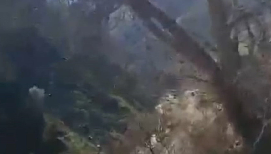 Bahçesaray’da mahalle yoluna inen heyelan kamerada