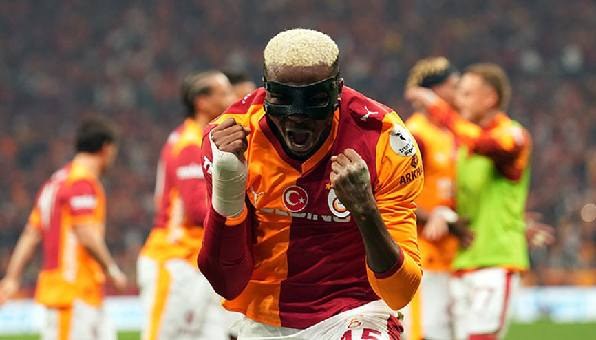 Victor Osimhen, portföyüne bir gol türü daha ekledi