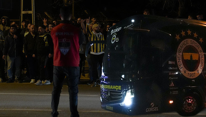 Derbi sonrası Samandıra karıştı Fenerbahçe taraftarı otobüsü taşladı