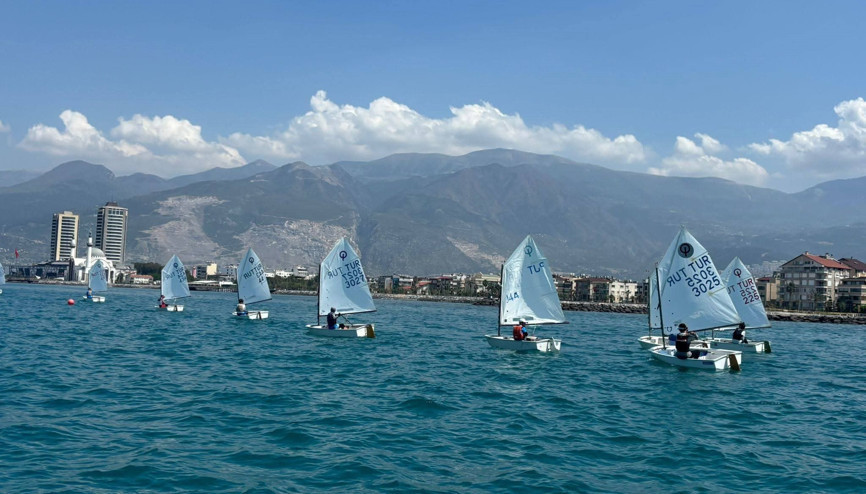 İskenderun’da yelken yarışları