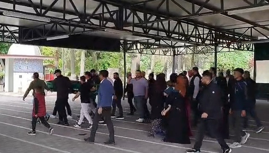 Babasının kullandığı minibüsün altında kalan Salih toprağa verildi Babasının kullandığı minibüsün altında kalan Salih toprağa verildi