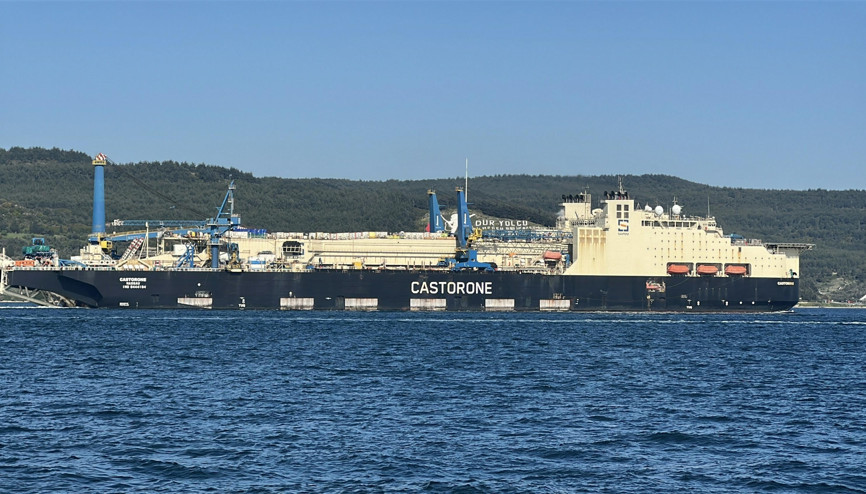 Boru döşeme gemisi, Çanakkale Boğazından geçti