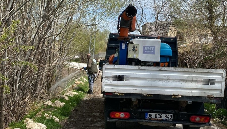 Belediye ekipleri, ilaçlama çalışması yaptı