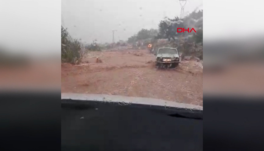 Adanada sağanak sele neden oldu Adanada sağanak sele neden oldu