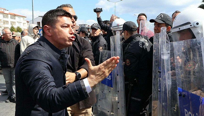 Polise saldırmakla yargılanan belediye başkanına 5 ay hapis Polise saldırmakla yargılanan belediye başkanına 5 ay hapis