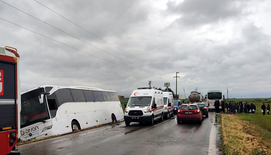 1 Mayıs kutlamalarına giden işçileri taşıyan otobüs yoldan çıktı; 1 yaralı