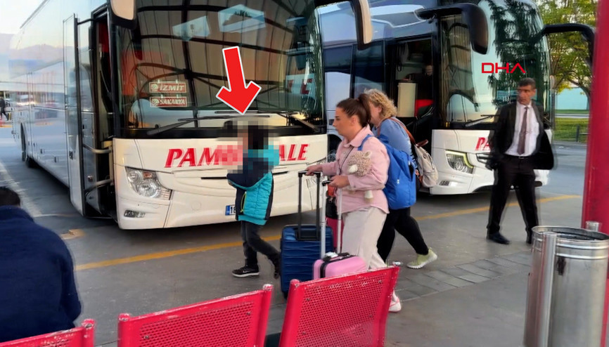 Nazar, 7 yıl sonra kavuştuğu annesiyle yeni hayatı için yola çıktı; DHA o anları görüntüledi Nazar, 7 yıl sonra kavuştuğu annesiyle yeni hayatı için yola çıktı; DHA o anları görüntüledi