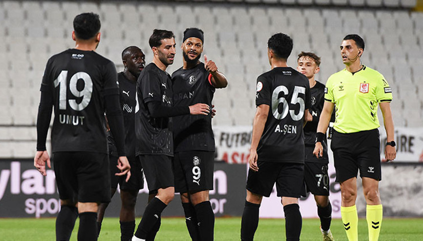 Manisa FK, Sakaryasporu farklı mağlup etti