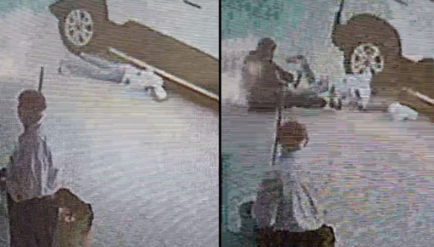 Aracın altına topunu almak için giren çocuk, son anda kurtarıldı Aracın altına topunu almak için giren çocuk, son anda kurtarıldı
