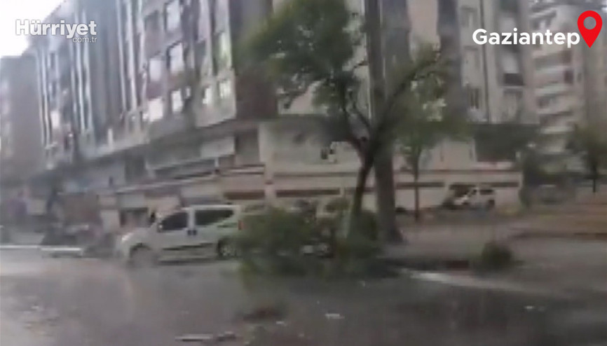 Gaziantepte fırtınada çatılar uçtu, dereler taştı