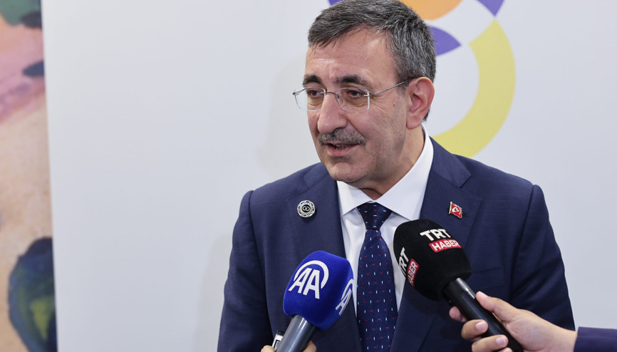 Cumhurbaşkanı Yardımcısı Yılmaz, Ermenistanda gazetecilerle bir araya geldi
