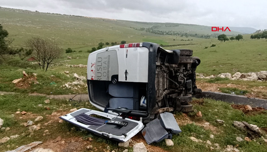 Gaziantep’te işçi servisi devrildi