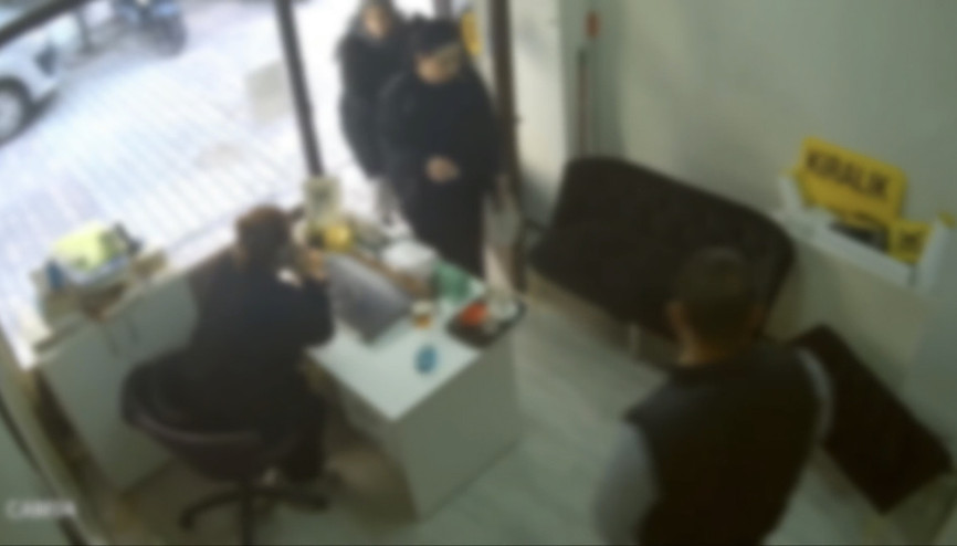 Şişli’de gelinini öldüren kayınvalidenin kızı gözaltında; olaydan önce çocukları evden çıkarmış Şişli’de gelinini öldüren kayınvalidenin kızı gözaltında; olaydan önce çocukları evden çıkarmış