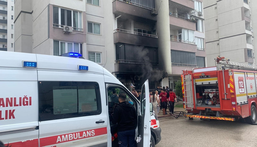 Adana’da 14 katlı apartmanda yangın Adana’da 14 katlı apartmanda yangın