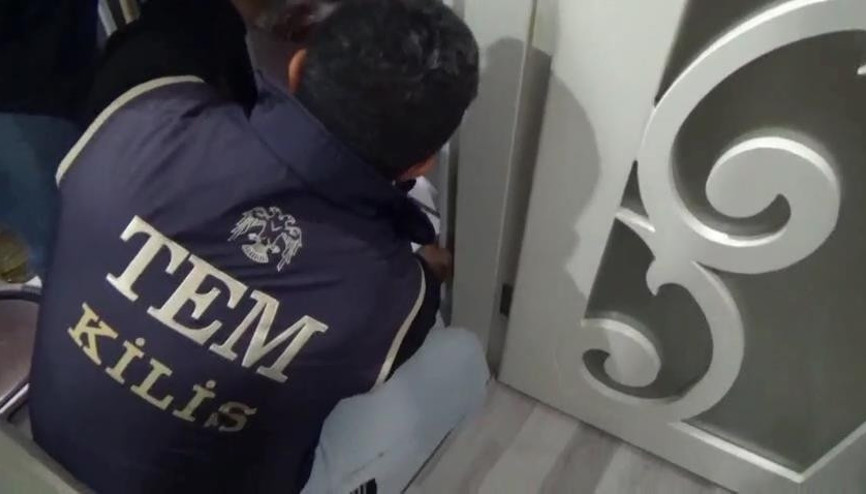 Firari FETÖ hükümlüsü banyodaki gizli bölmede yakalandı