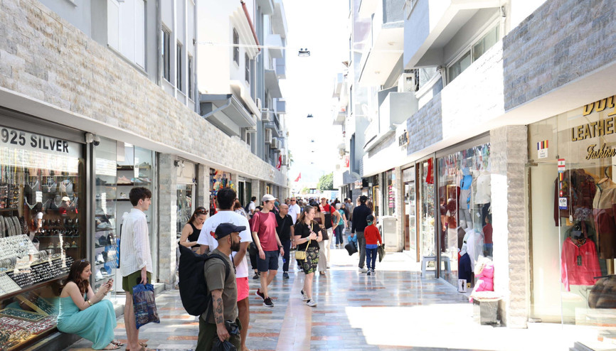 Marmariste yenilenen çarşı turistlerin gözdesi oldu Marmariste yenilenen çarşı turistlerin gözdesi oldu