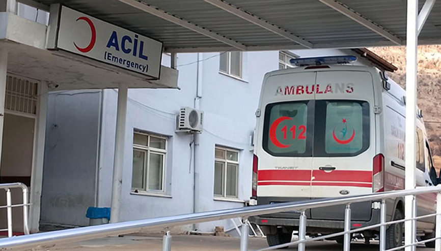 Taşıdığı demir yüksek gerilim hattına temas etti: Akıma kapılarak yaralandı