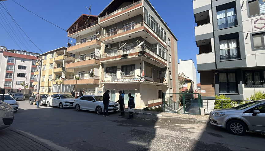Kötü koku sonrası belediye harekete geçti; çöp evden 1 yıldır çıkmadığı ortaya çıktı / Ek Fotoğraflar