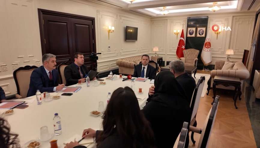 Adalet Bakanı Gürlek, Rojin Kabaişin ailesi ile görüştü