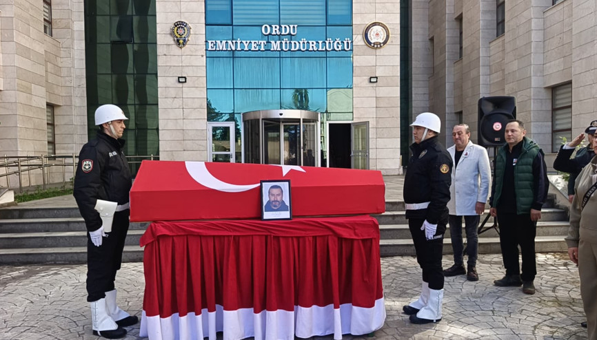 Orduda trafik kazasında hayatını kaybeden polis, toprağa verildi Orduda trafik kazasında hayatını kaybeden polis, toprağa verildi