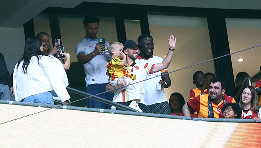 Dries Mertens ve ailesi şampiyonluk için RAMS Park’ta