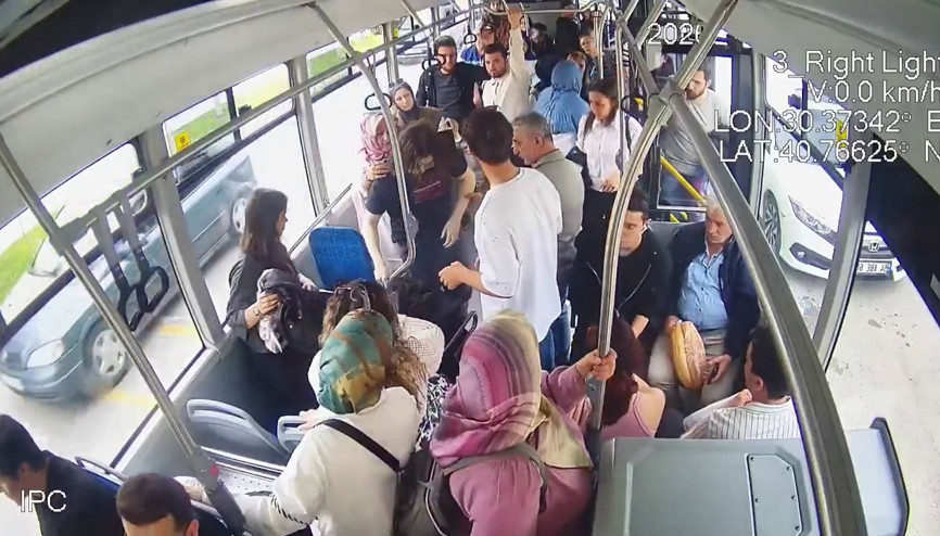 Sakarya’da otobüste fenalaşan yolcu hastaneye yetiştirildi