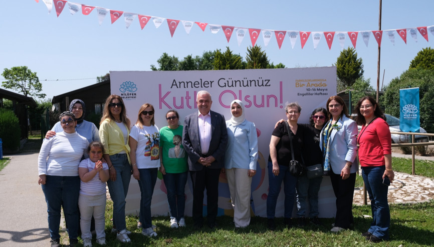 Başkan Şadi Özdemir Anneler Günü’nü ‘Bizim Ev’ katılımcılarıyla kutladı